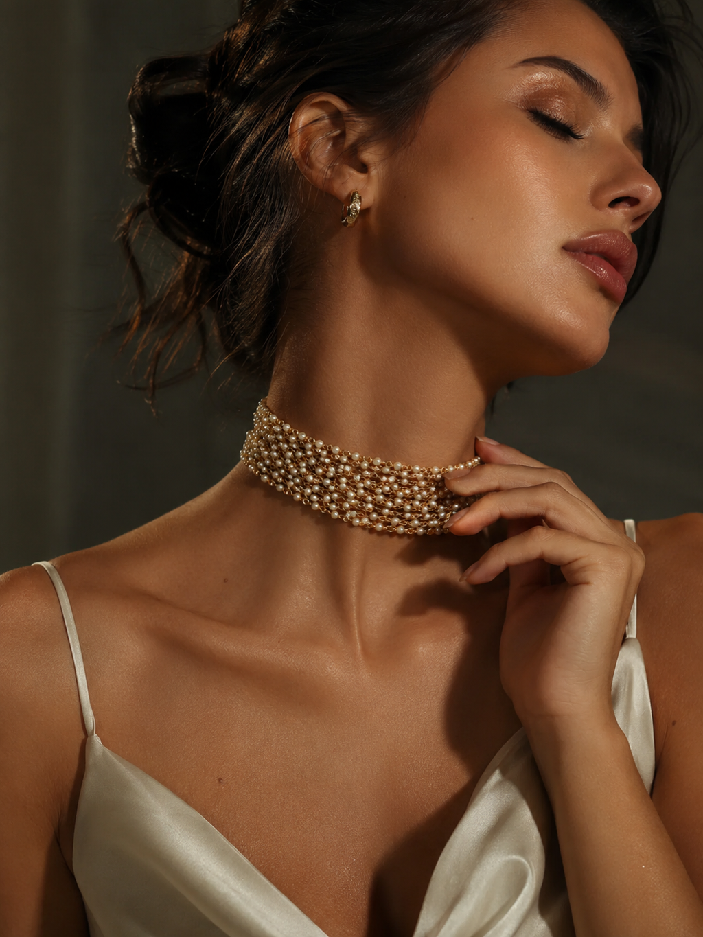 Amyra Pearl Choker Necklace