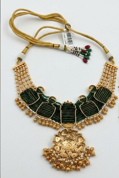Sharvi Maharani Kundan Set